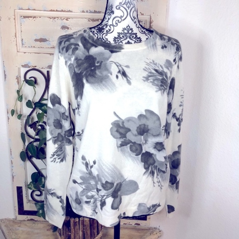 Magaschoni Gray Floral Crew Neck Sweater